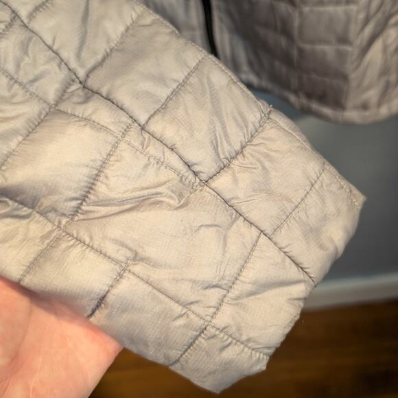 The North Face Silver Grey Puffer Jacket - Picture 6 of 8